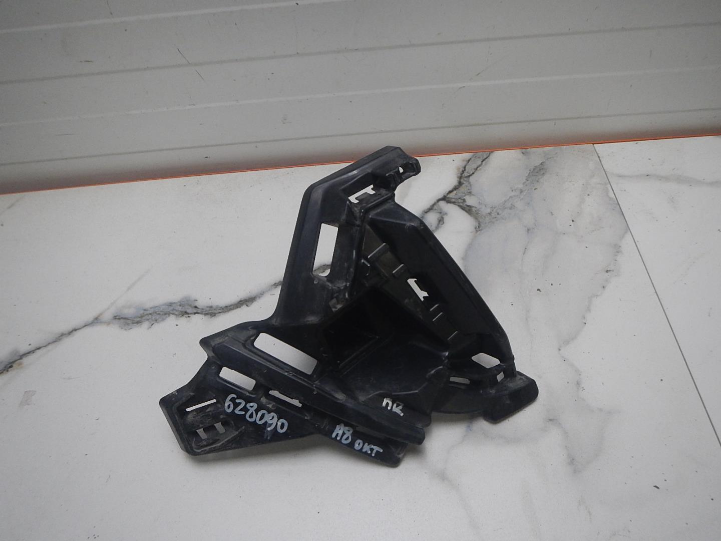 Кронштейн решетки радиатора