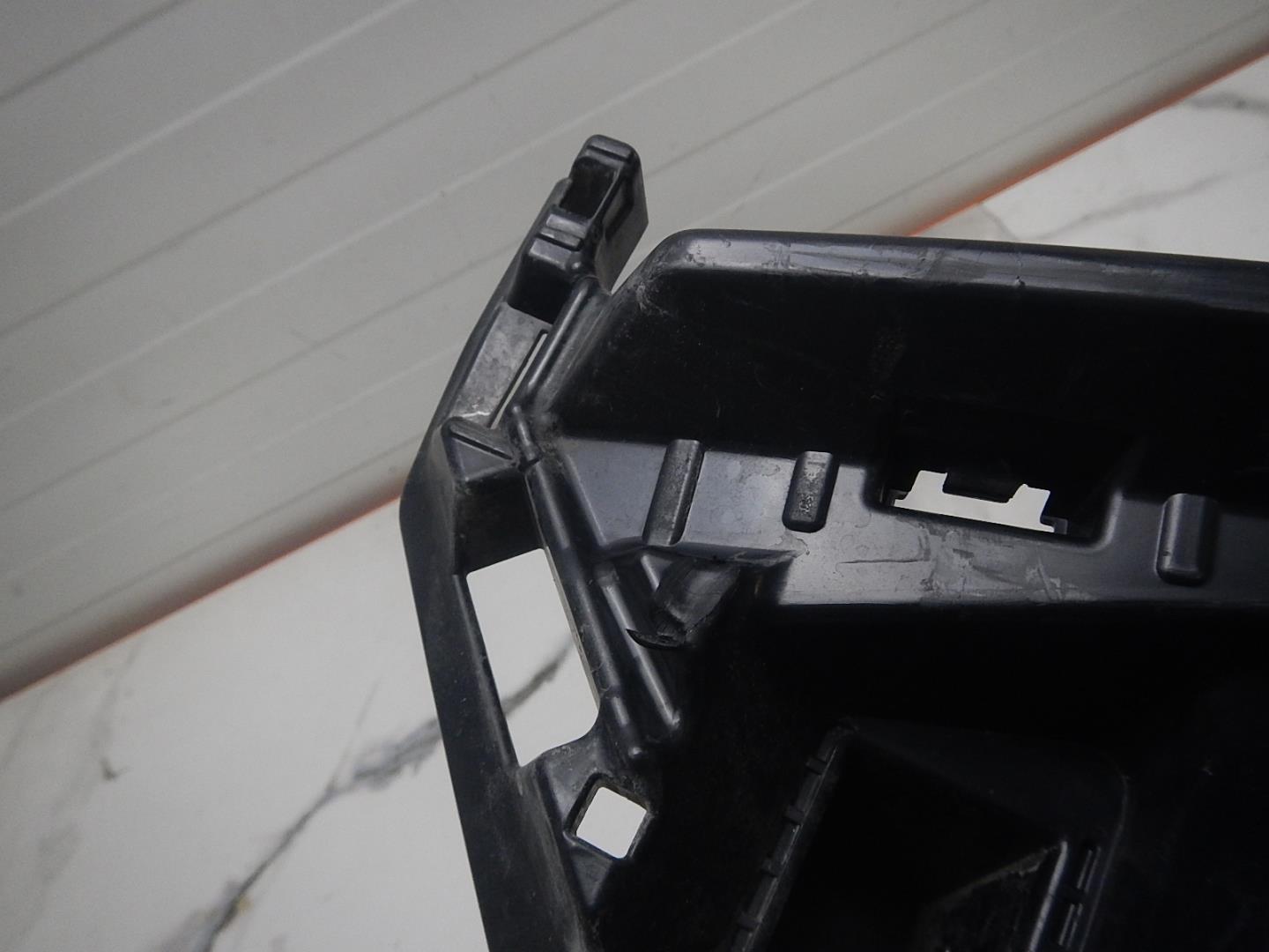 Кронштейн решетки радиатора