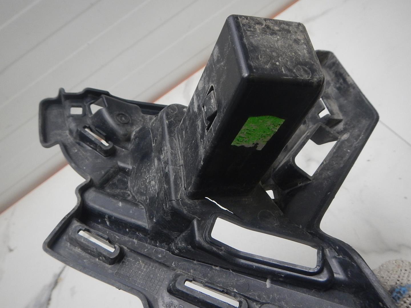 Кронштейн решетки радиатора