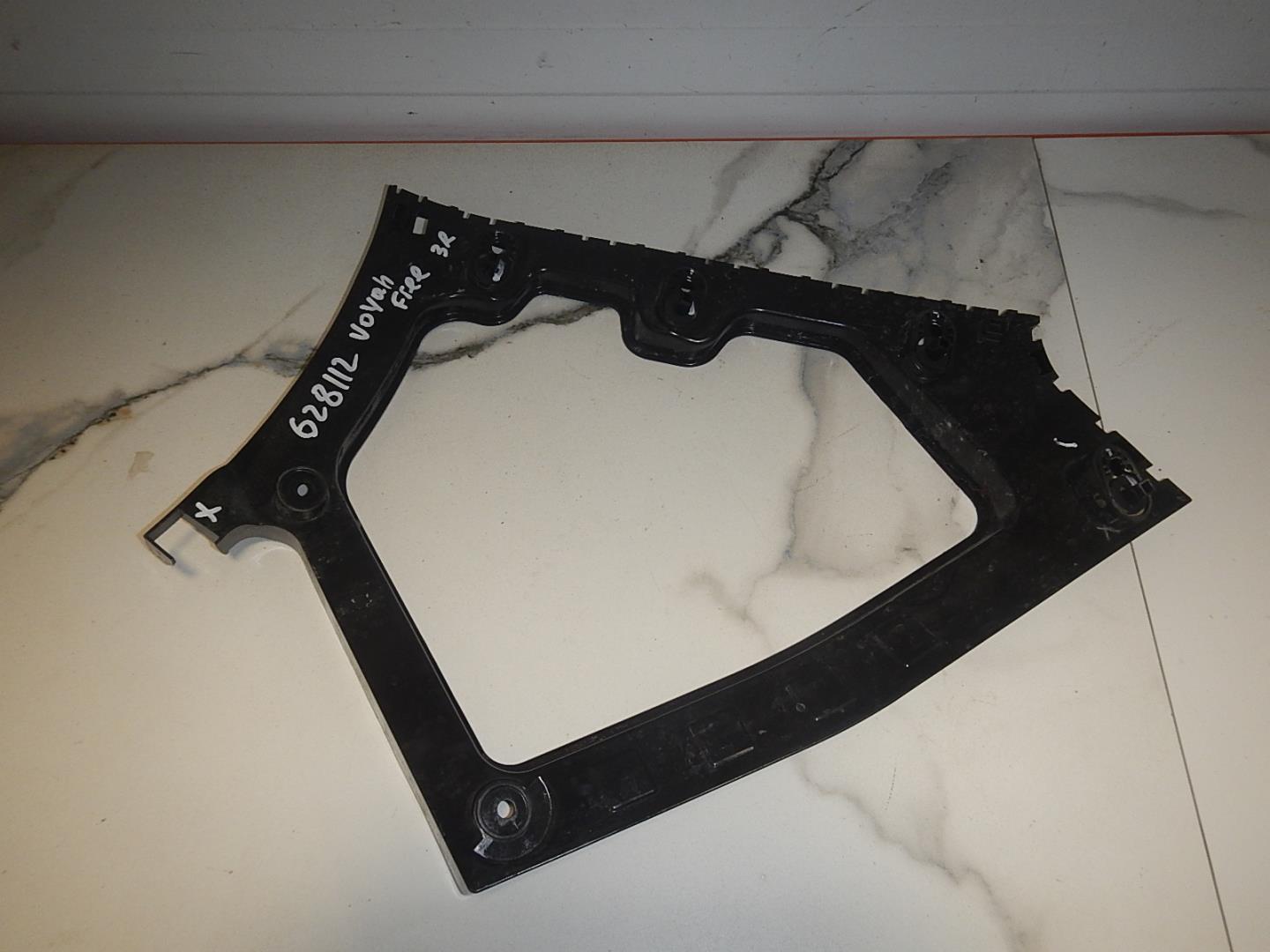 Кронштейн заднего бампера правый