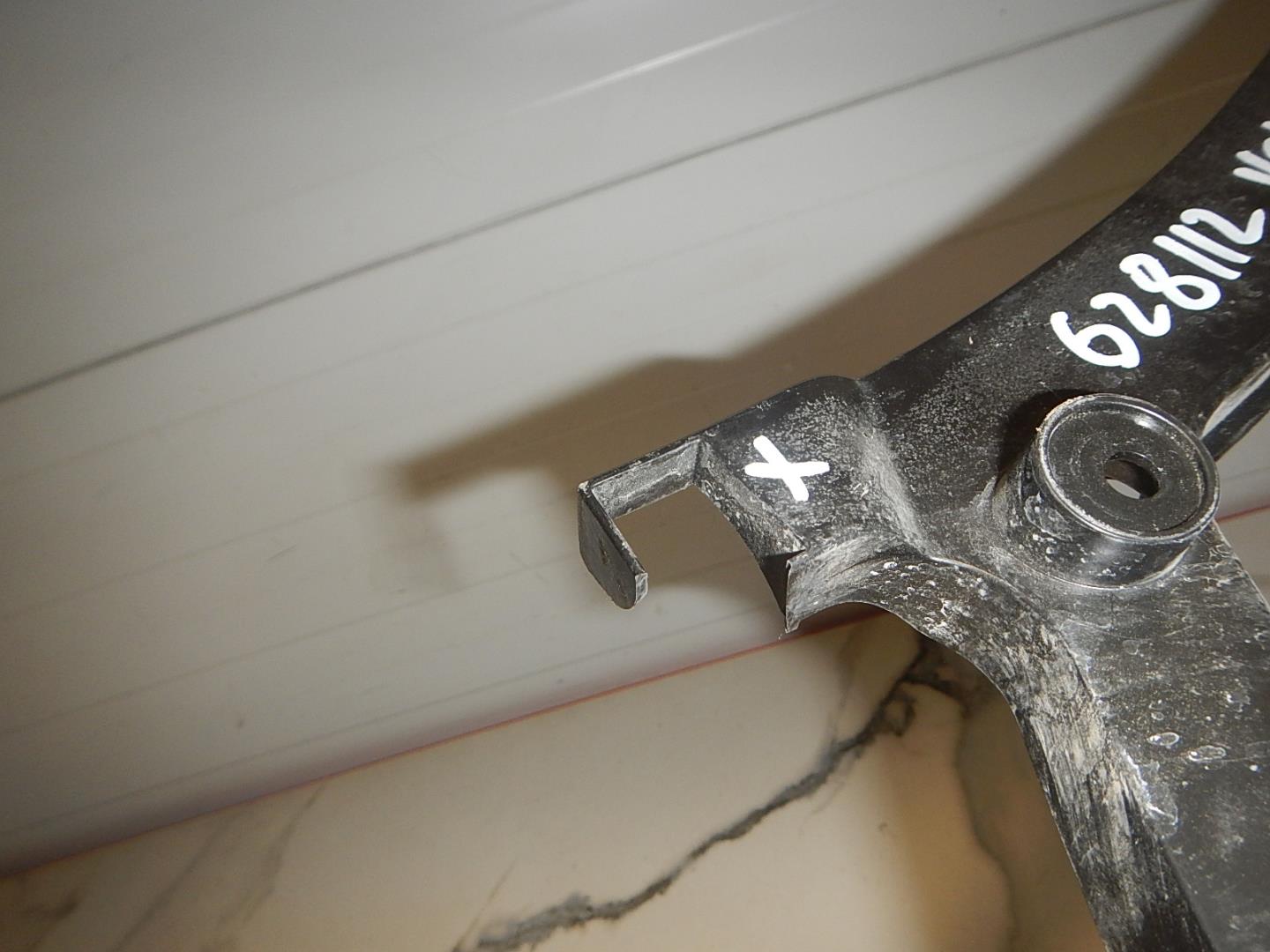 Кронштейн заднего бампера правый