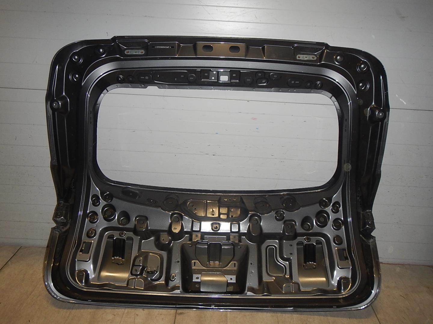 Дверь багажника