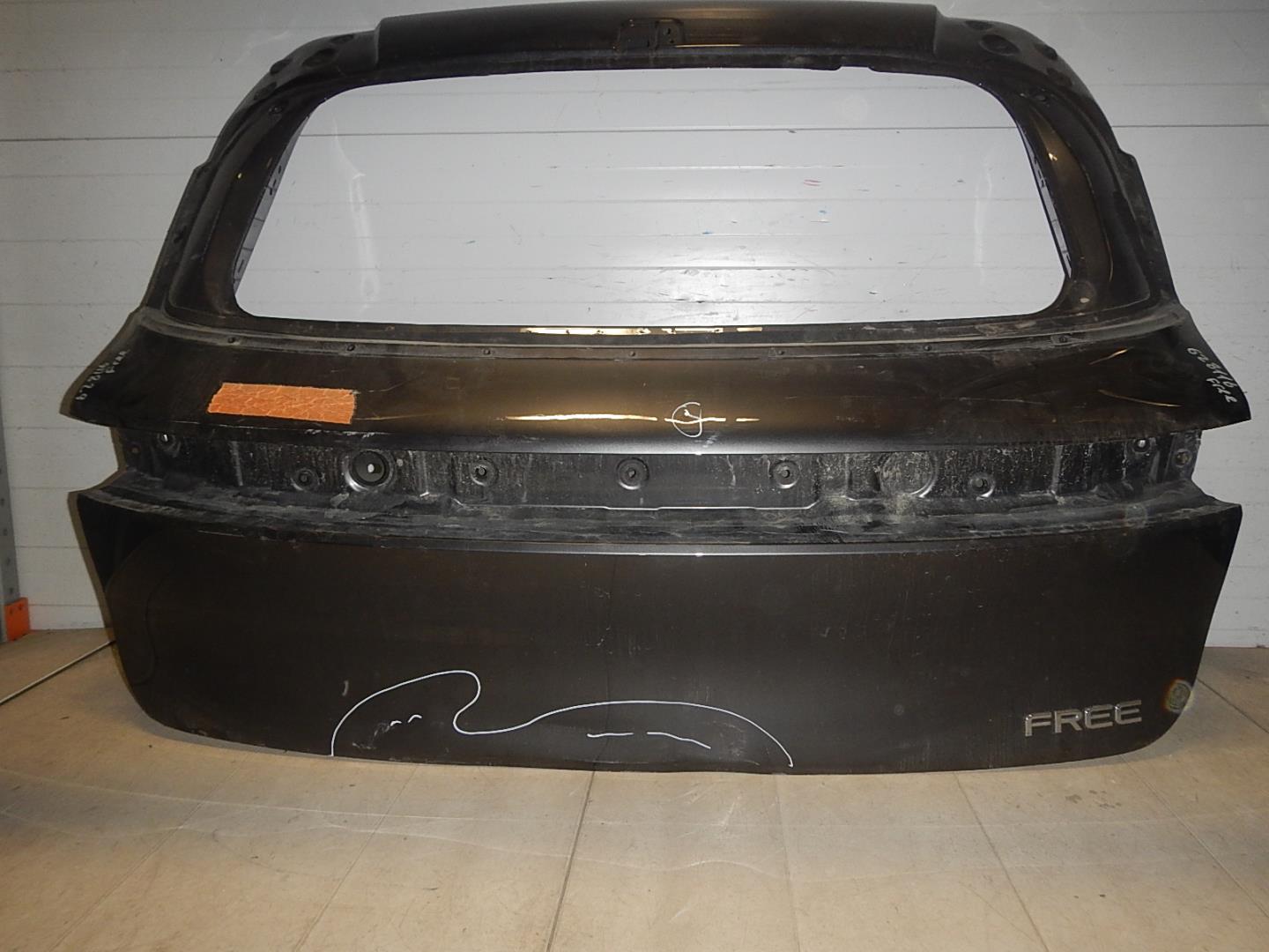 Дверь багажника