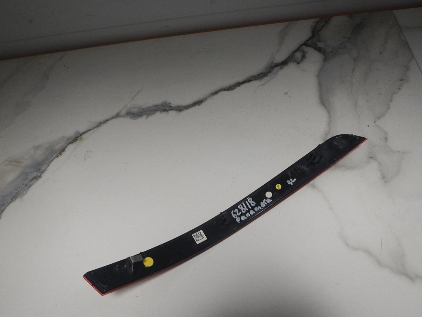 Отражатель в бампер задний левый