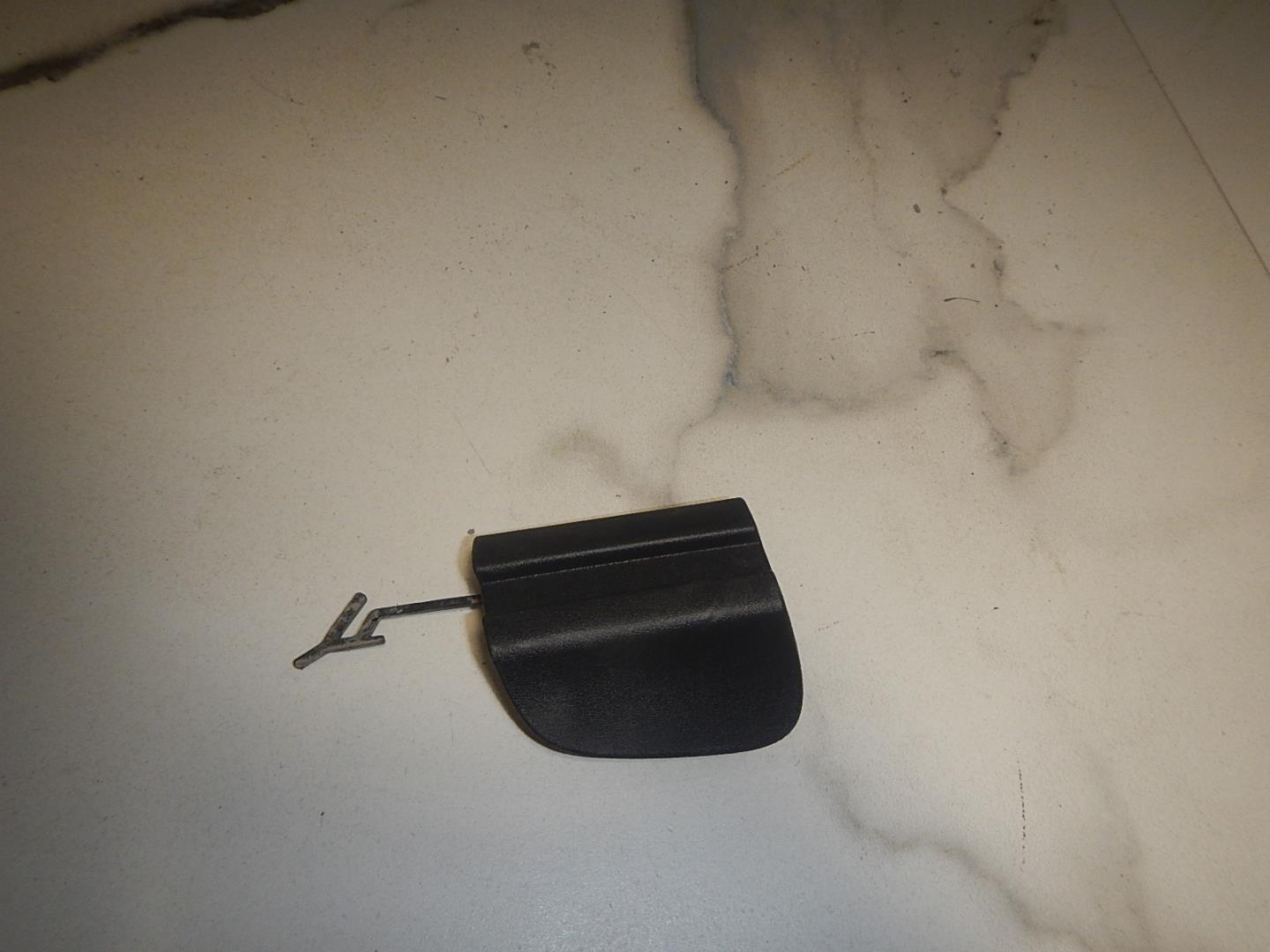 Заглушка буксировочного крюка