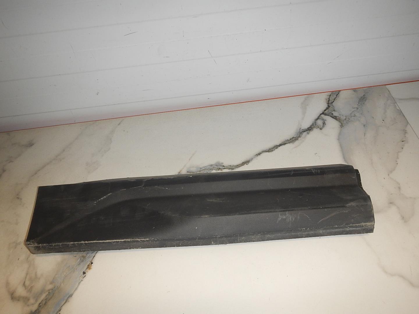 Молдинг задней правой двери