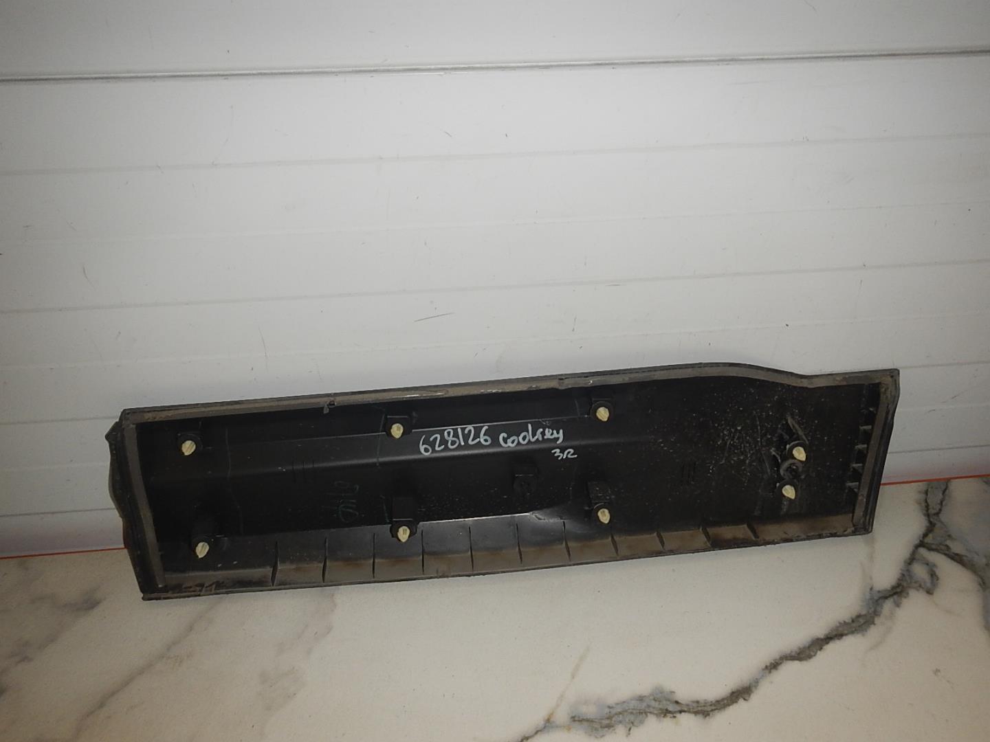 Молдинг задней правой двери