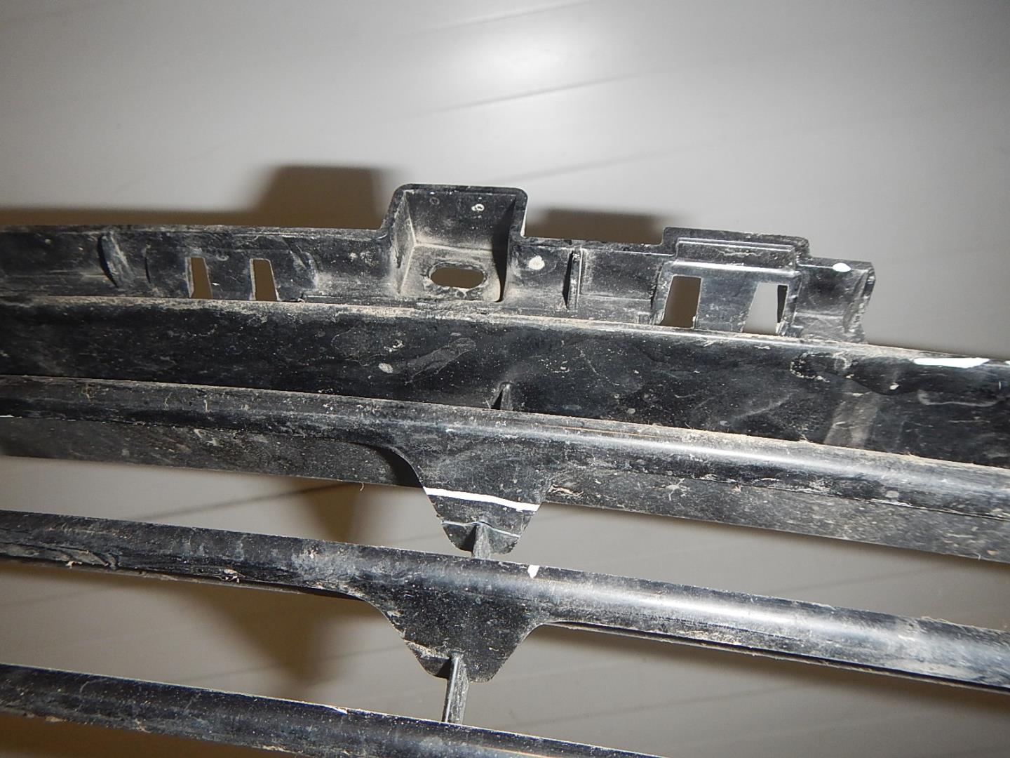 Решетка в бампер центральная