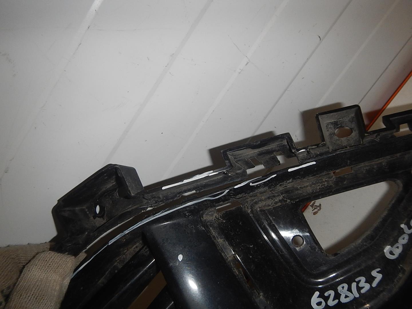 Решетка в бампер центральная