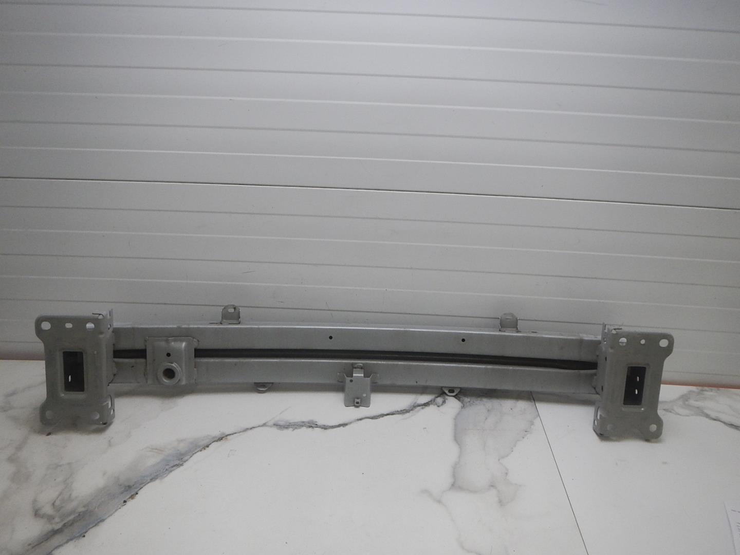 Усилитель переднего бампера