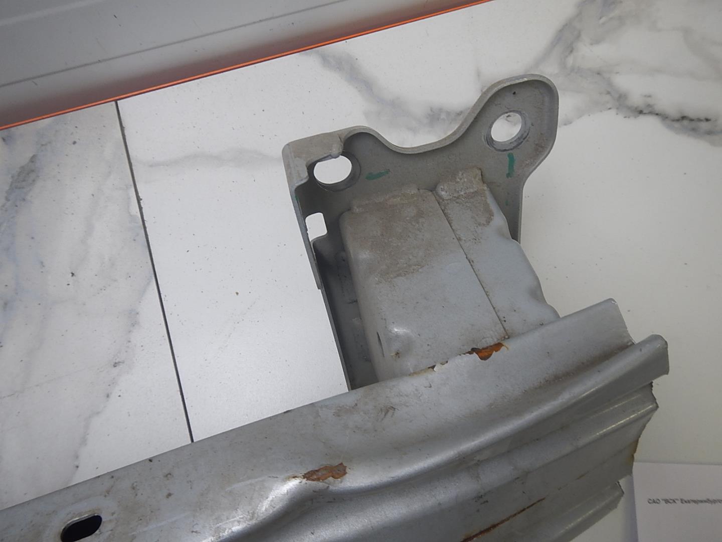 Усилитель переднего бампера