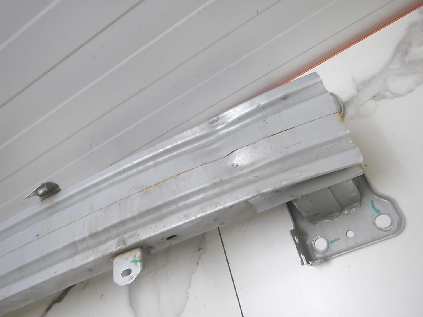 Усилитель переднего бампера