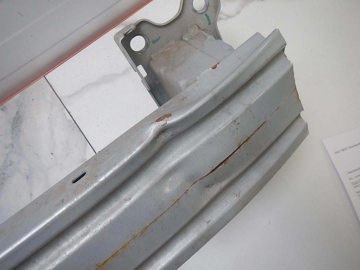 Усилитель переднего бампера