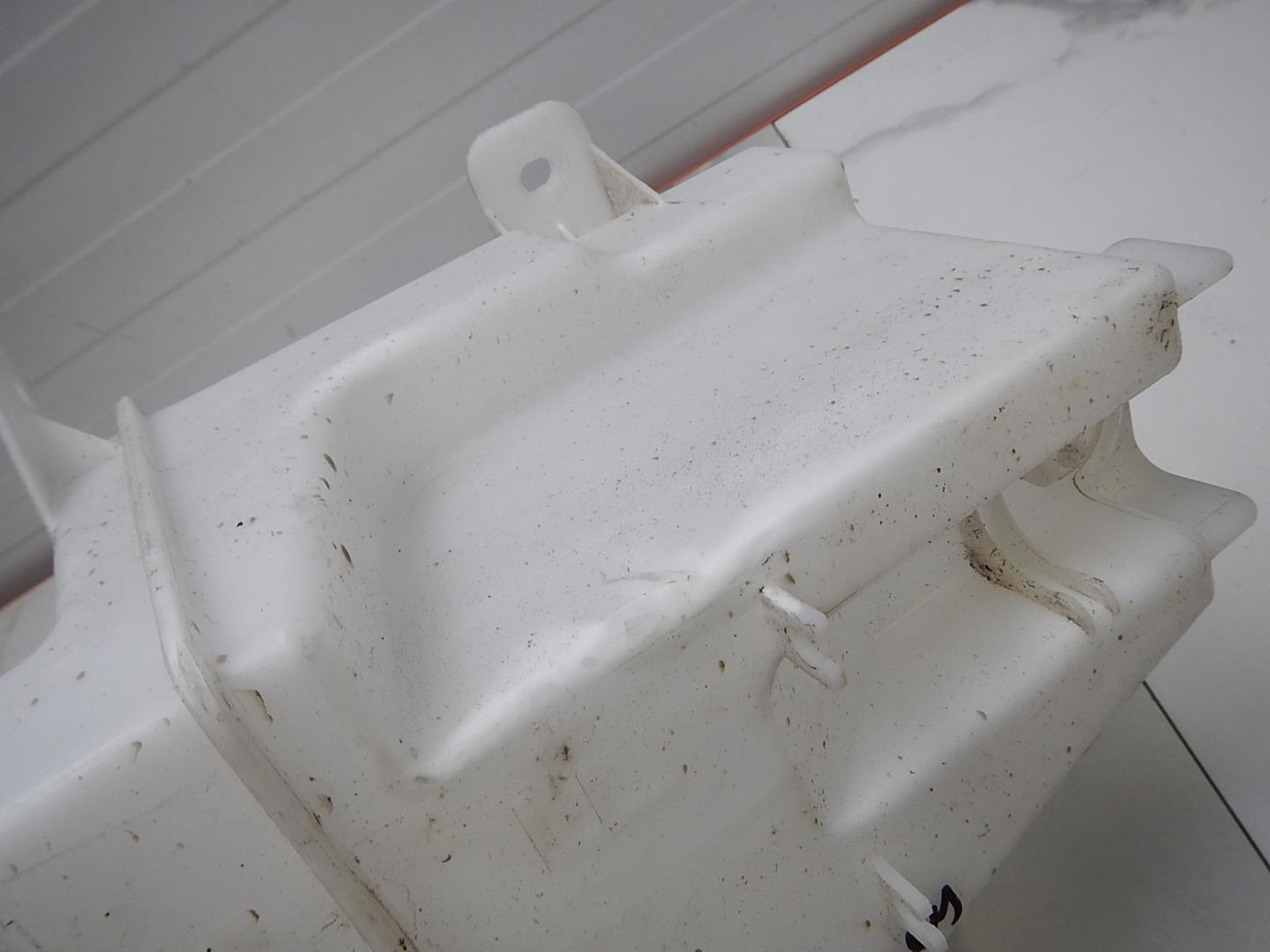 Бачок омывателя лобового стекла