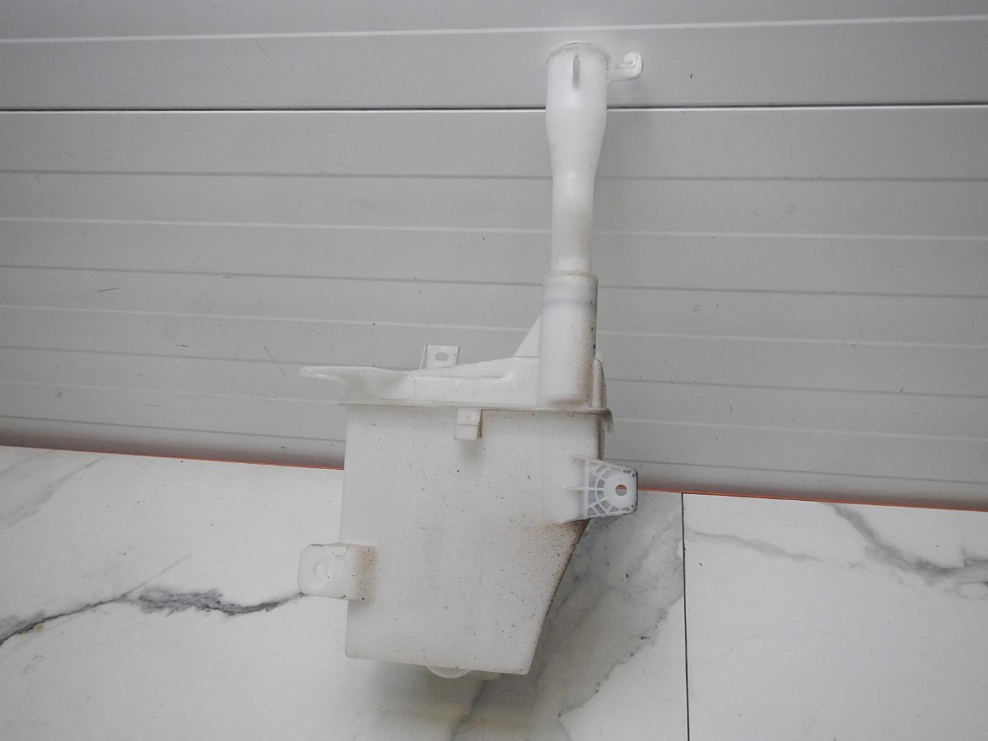 Бачок омывателя лобового стекла