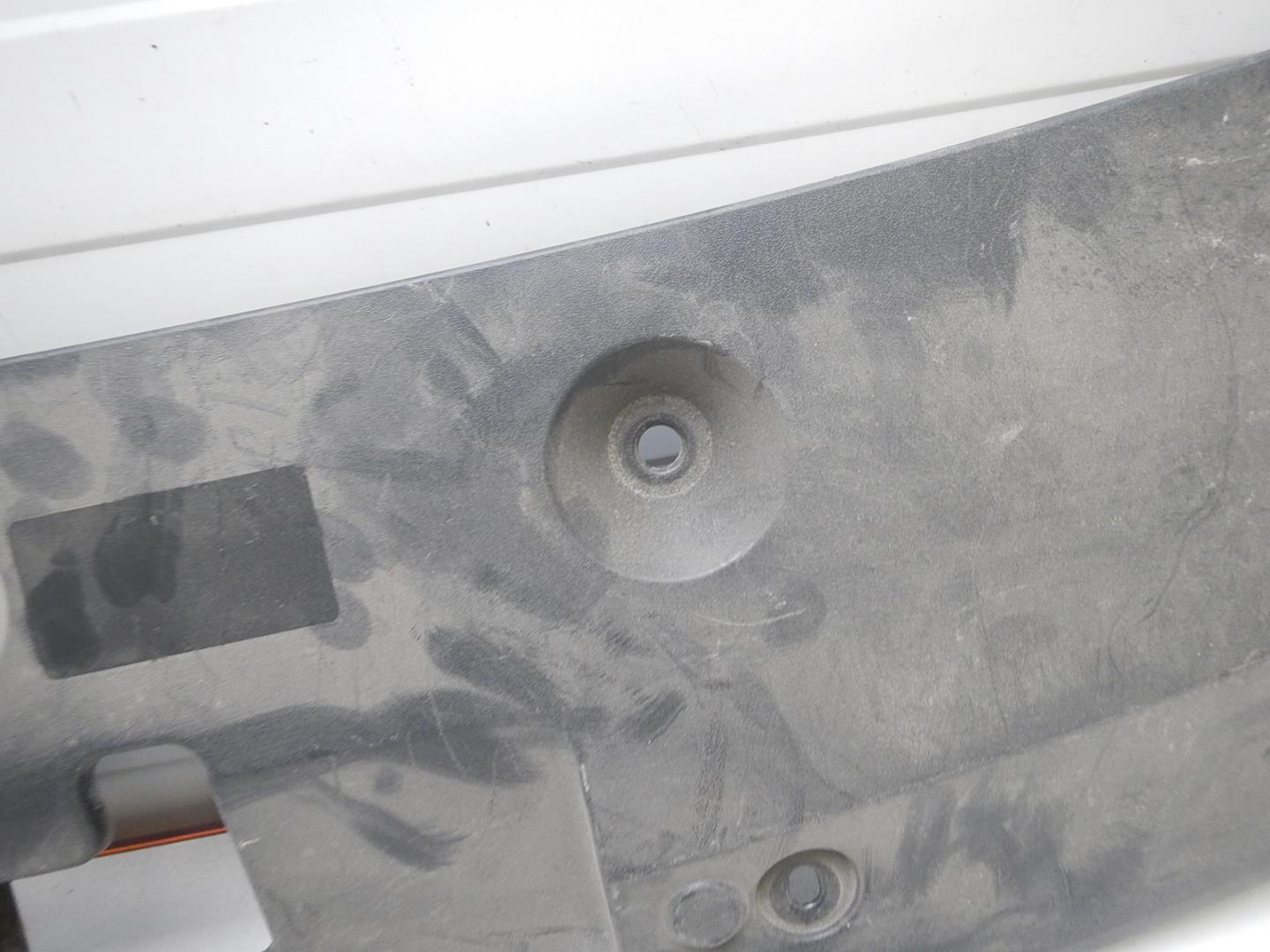 Кожух замка капота