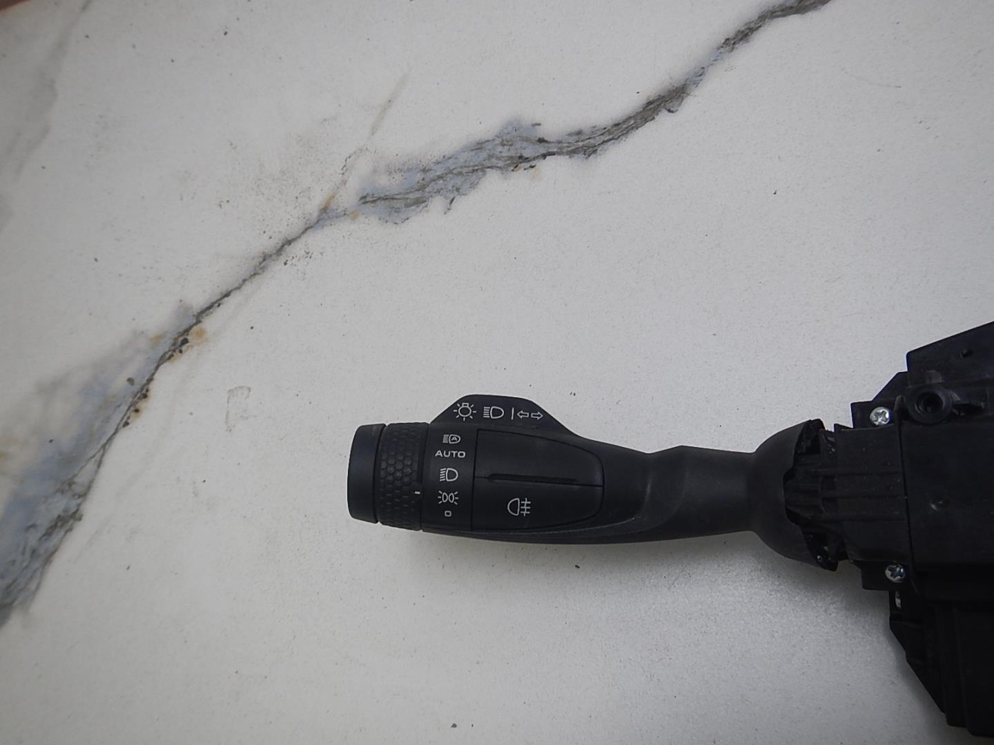 Переключатель поворотов подрулевой