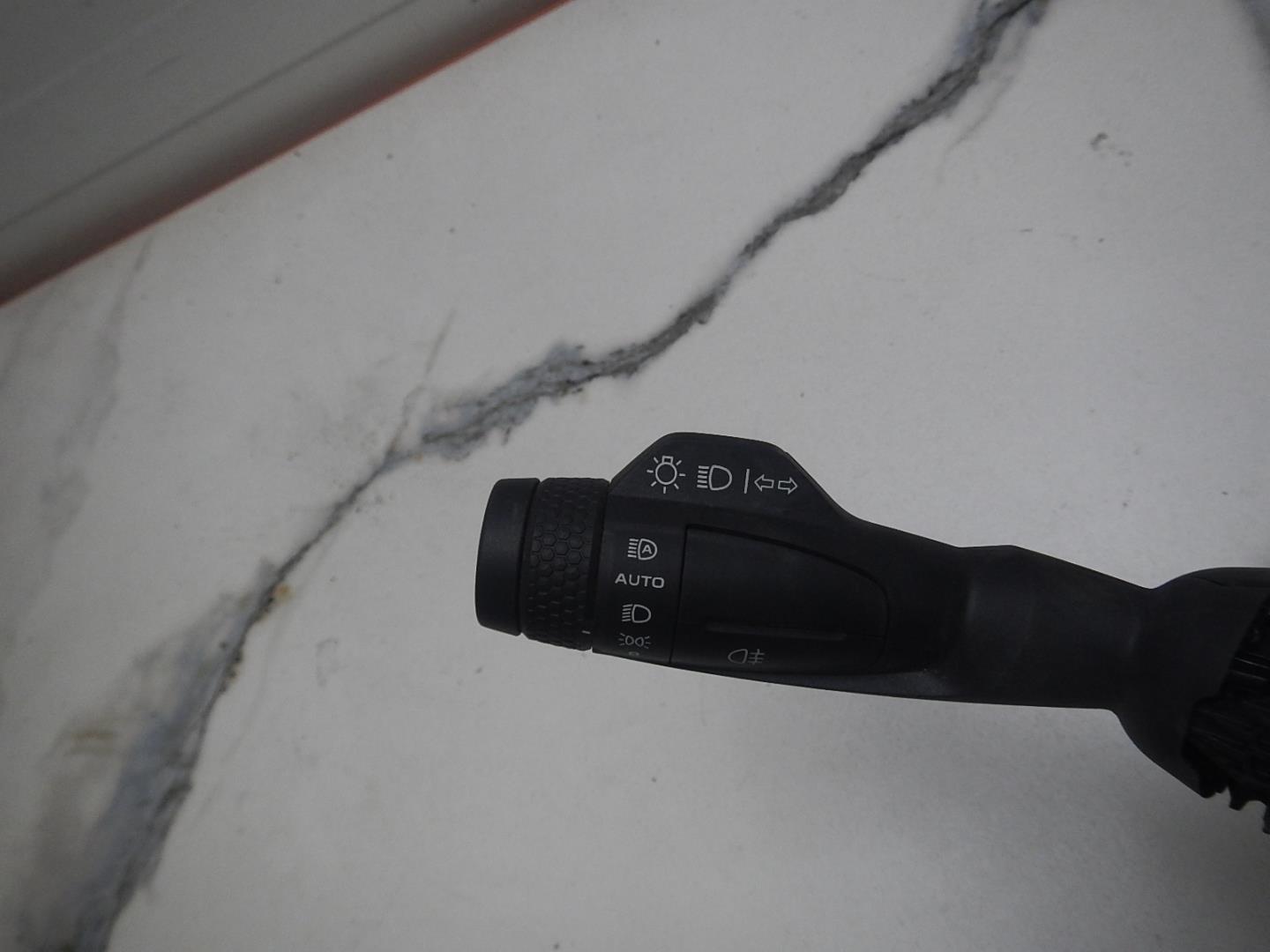 Переключатель поворотов подрулевой