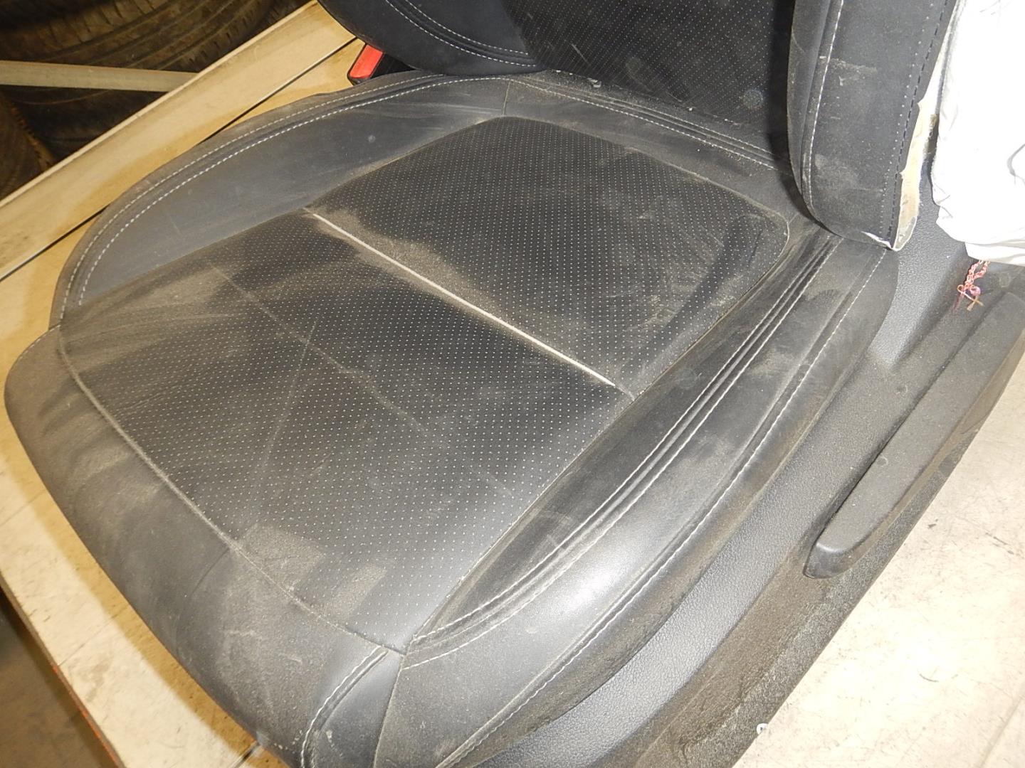 Сиденье переднее левое