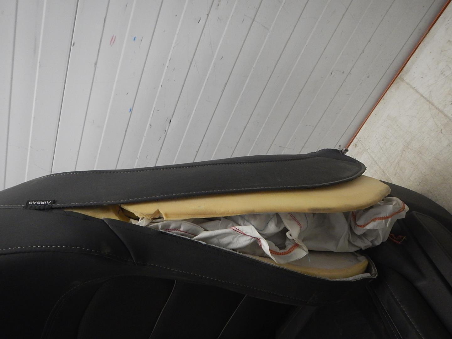 Сиденье переднее левое