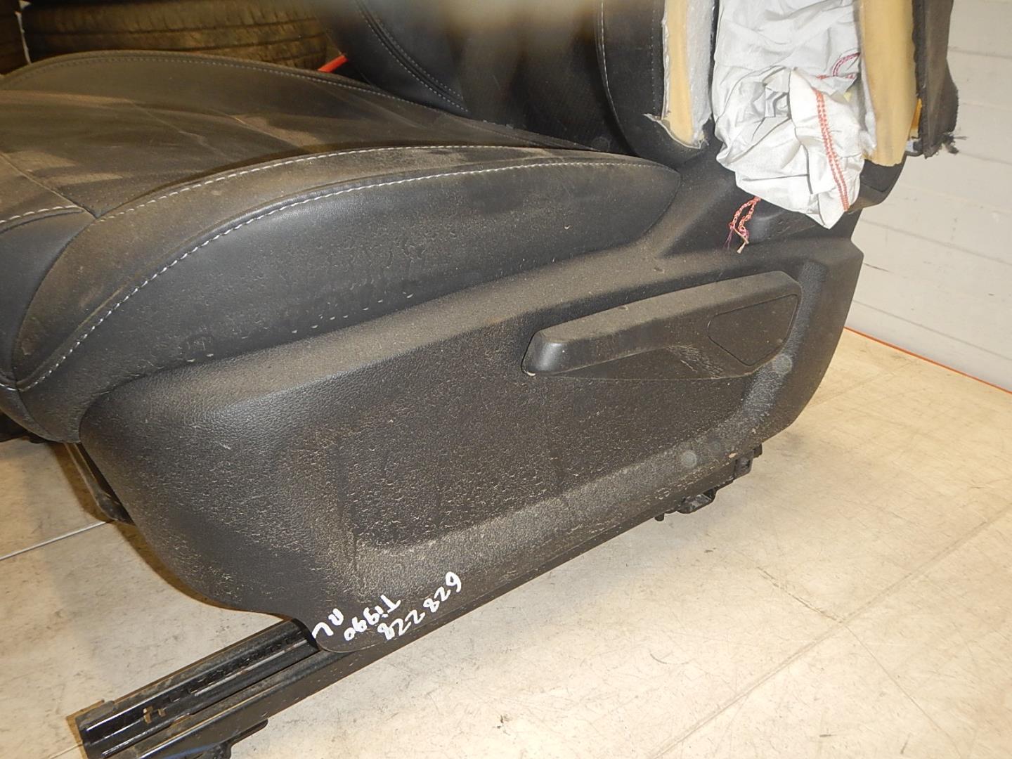 Сиденье переднее левое