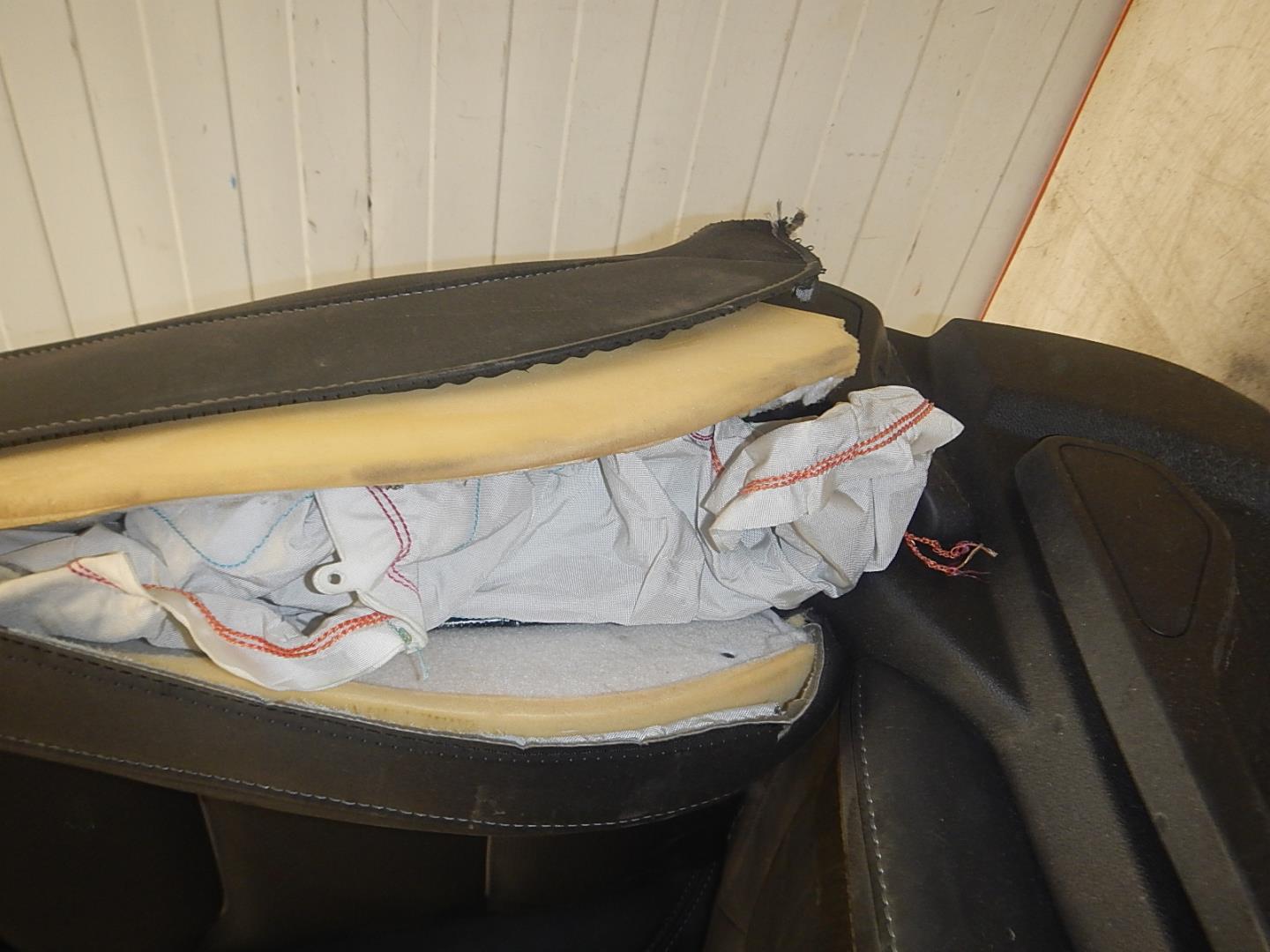 Сиденье переднее левое