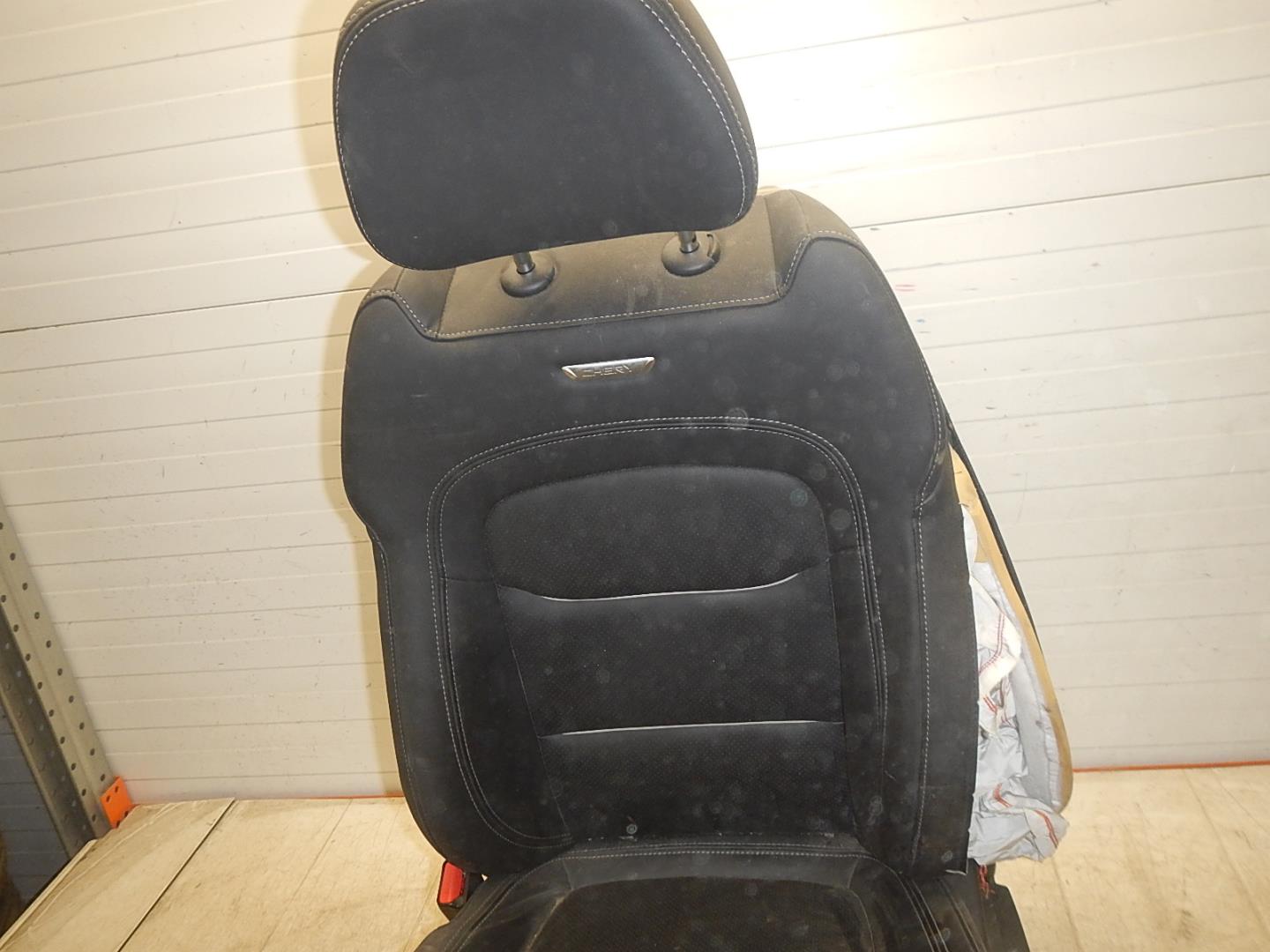 Сиденье переднее левое