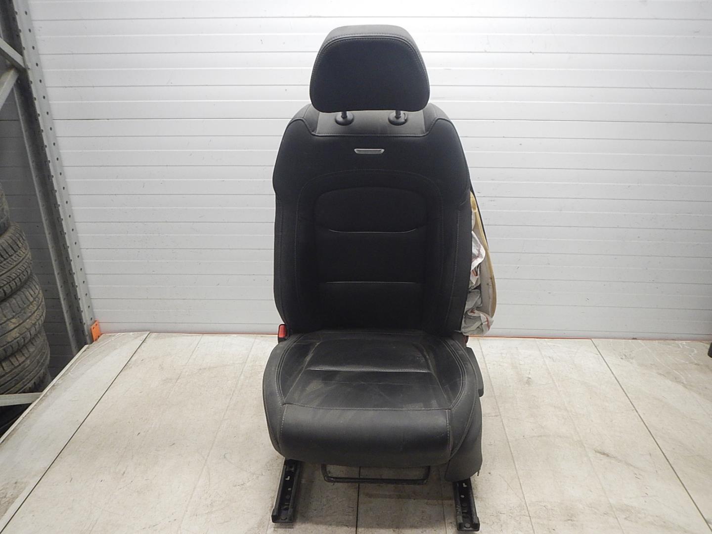 Сиденье переднее левое