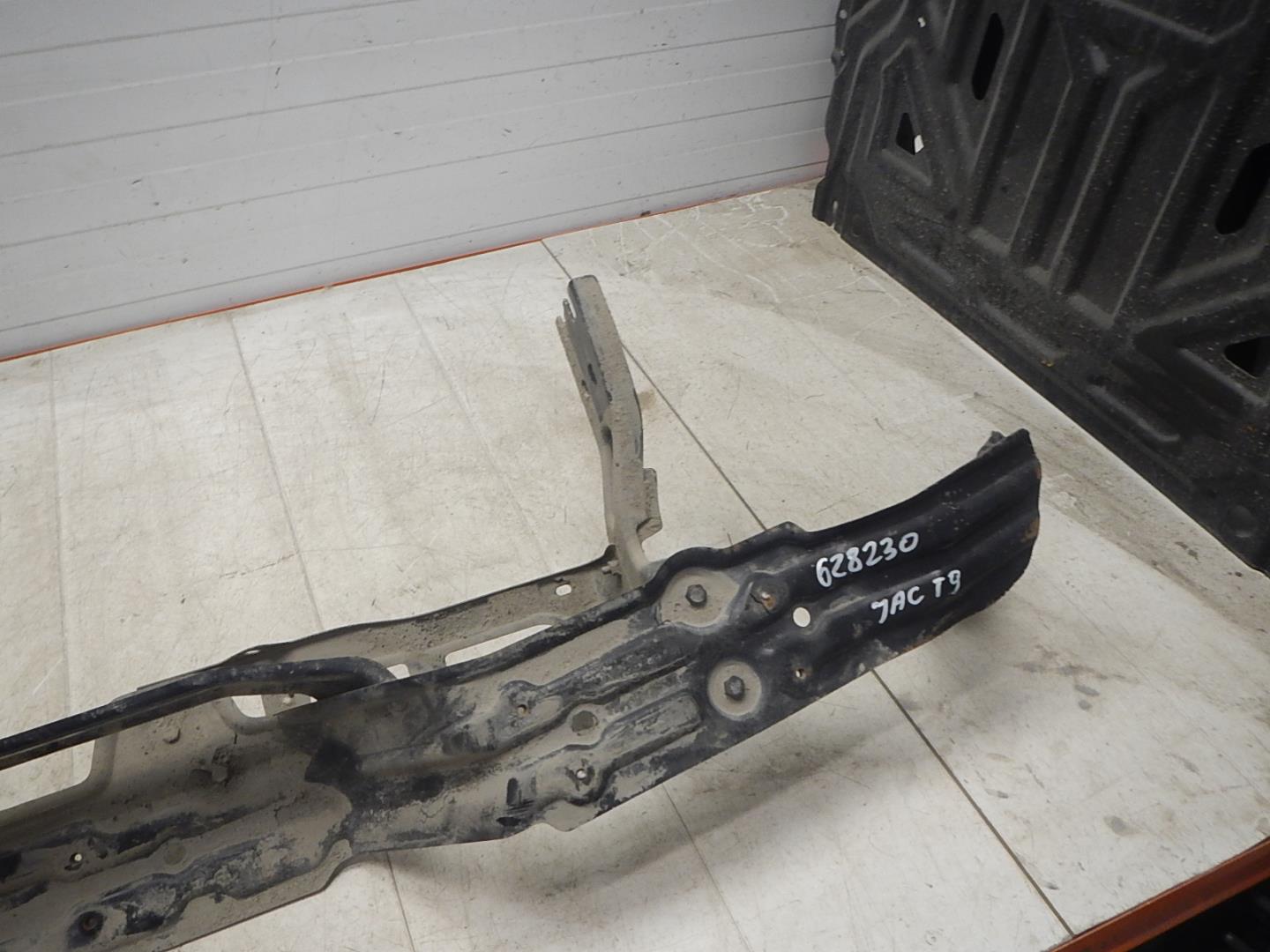 Усилитель заднего бампера