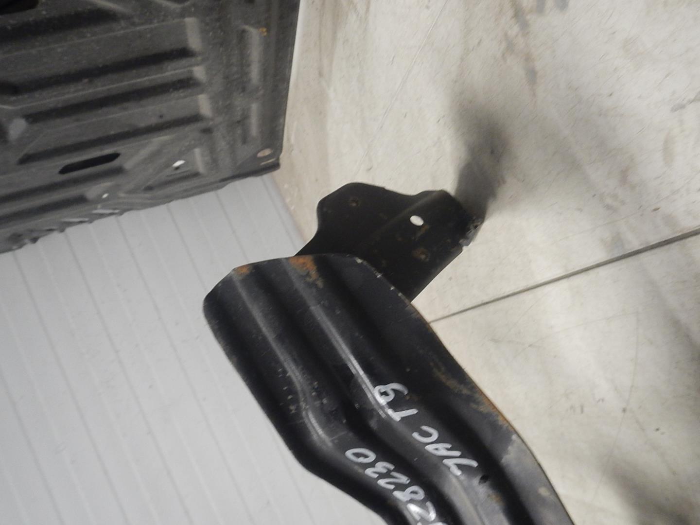 Усилитель заднего бампера