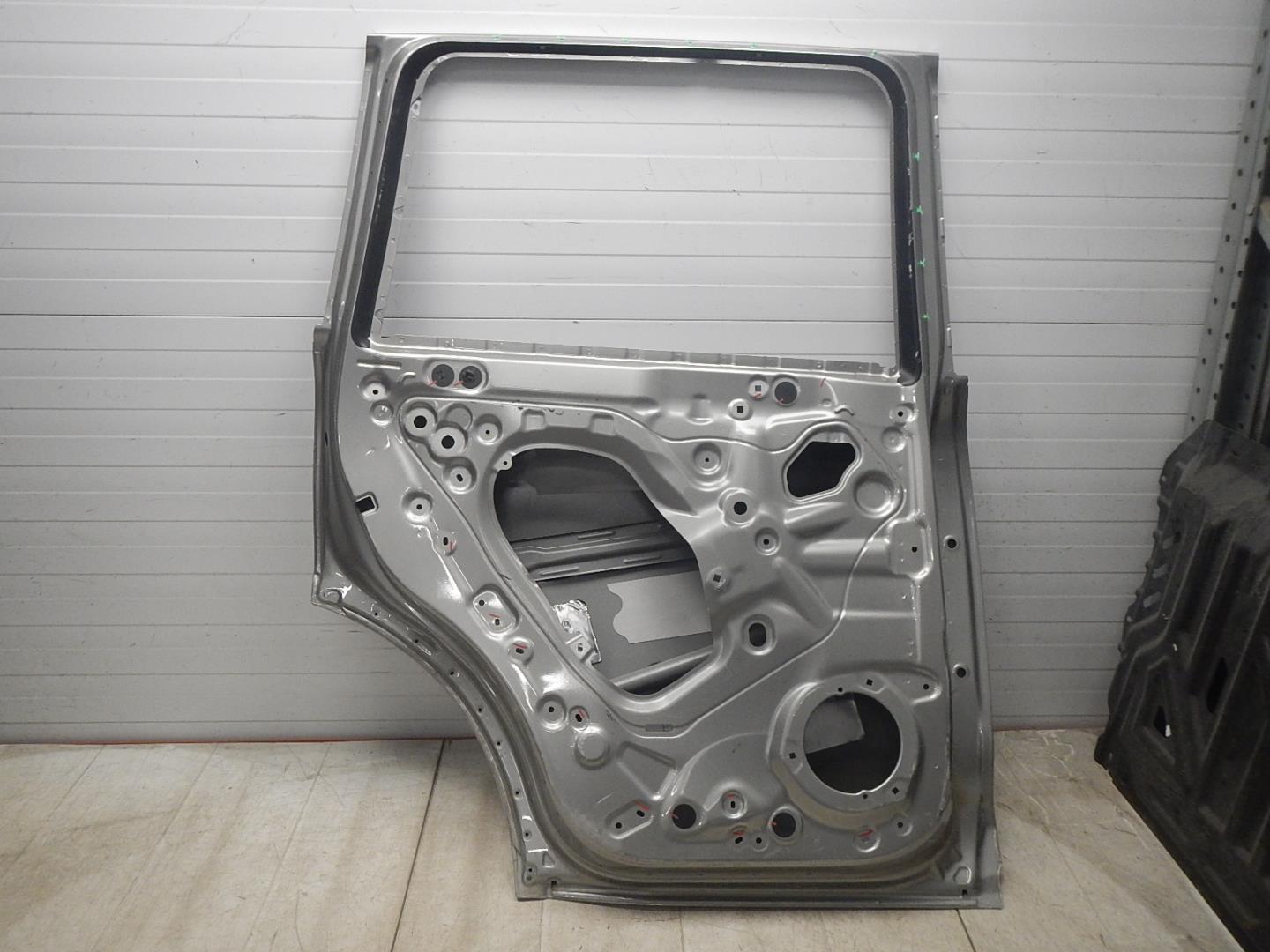 Дверь задняя левая