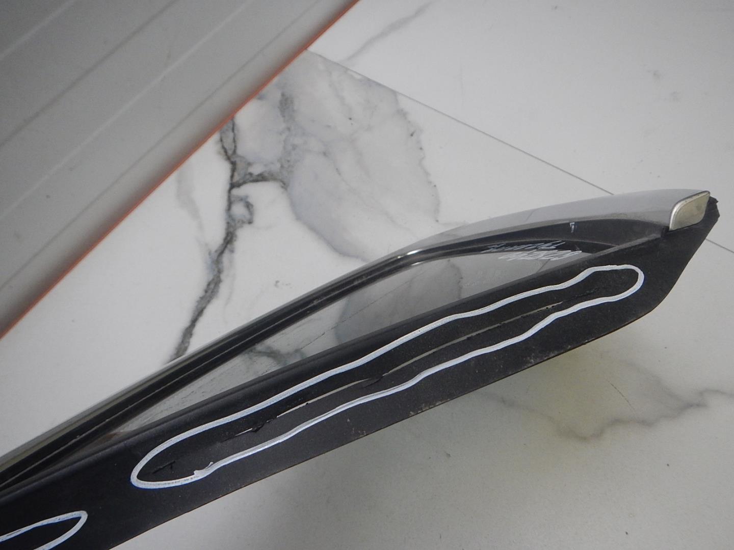 Стекло кузовное глухое левое