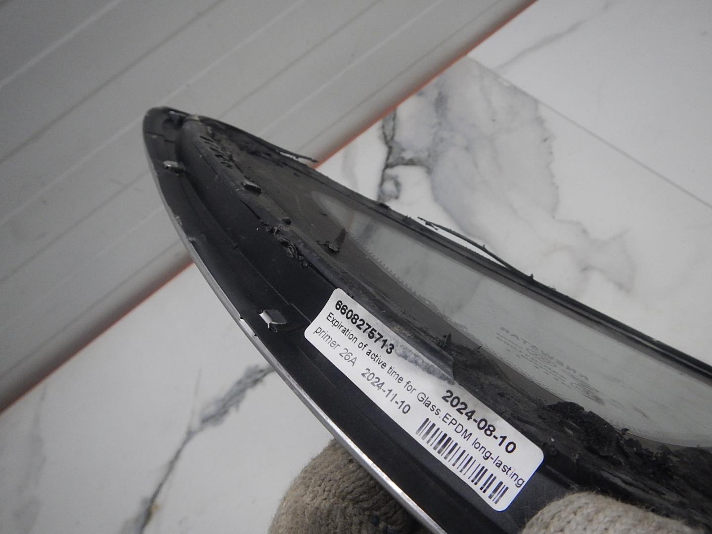 Стекло кузовное глухое левое