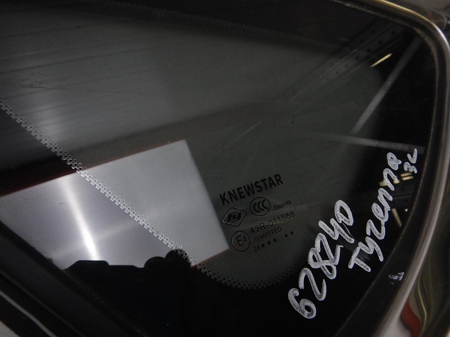 Стекло кузовное глухое левое