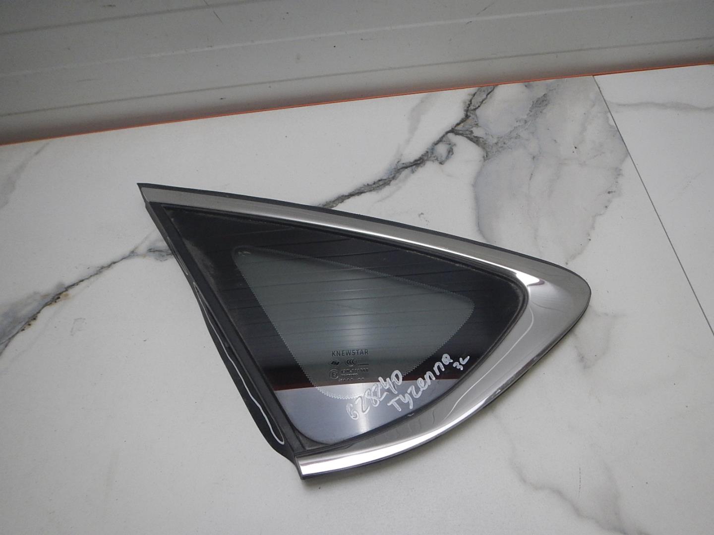 Стекло кузовное глухое левое