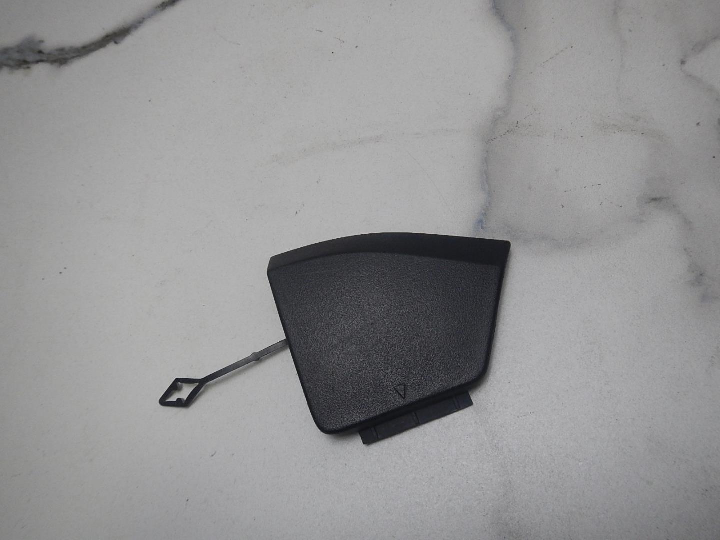 Заглушка буксировочного крюка