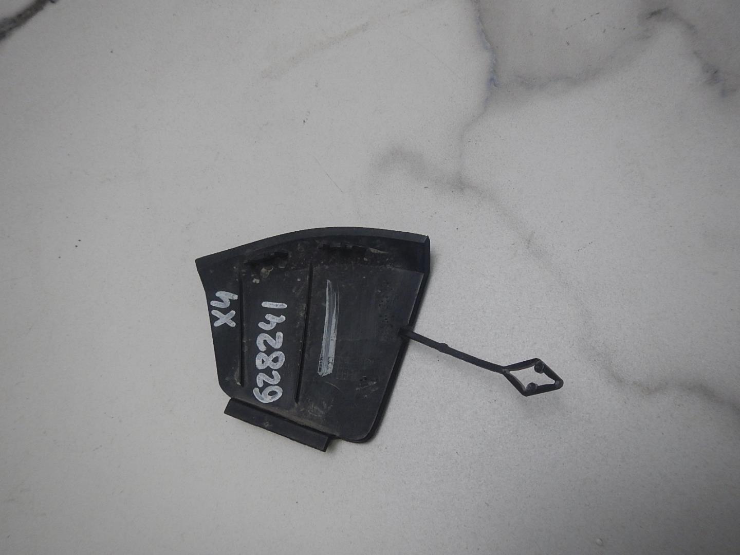 Заглушка буксировочного крюка