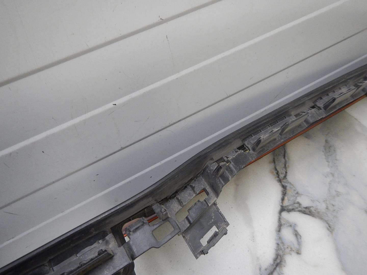 Кожух замка капота