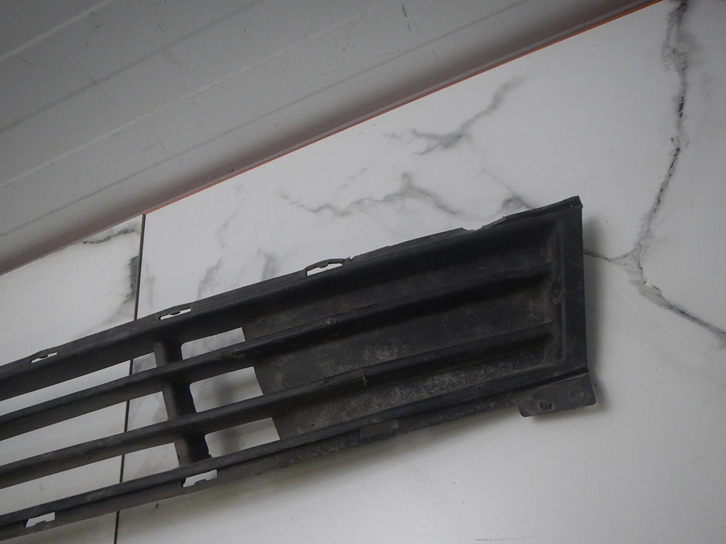 Решетка в бампер центральная