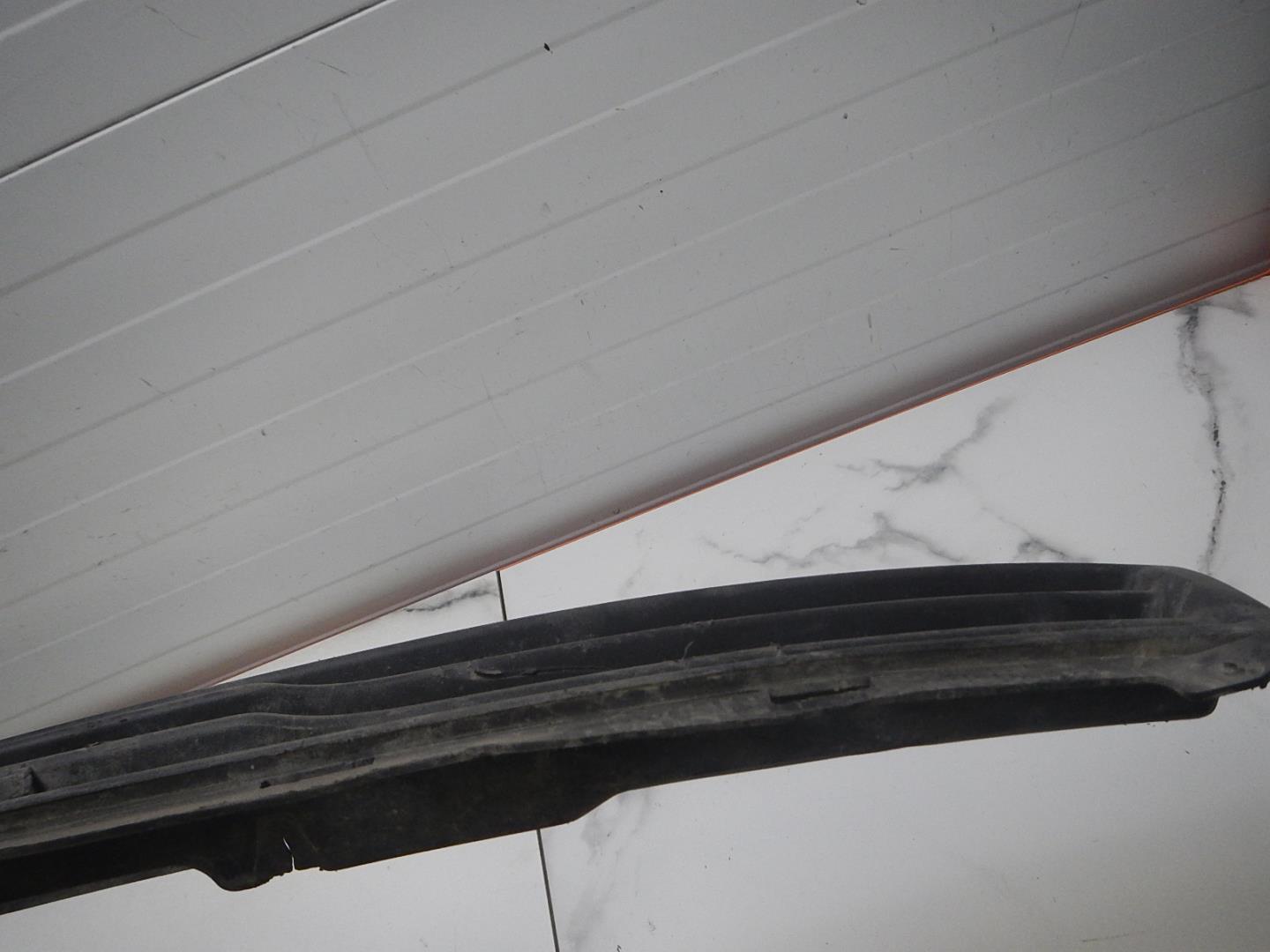 Решетка в бампер центральная