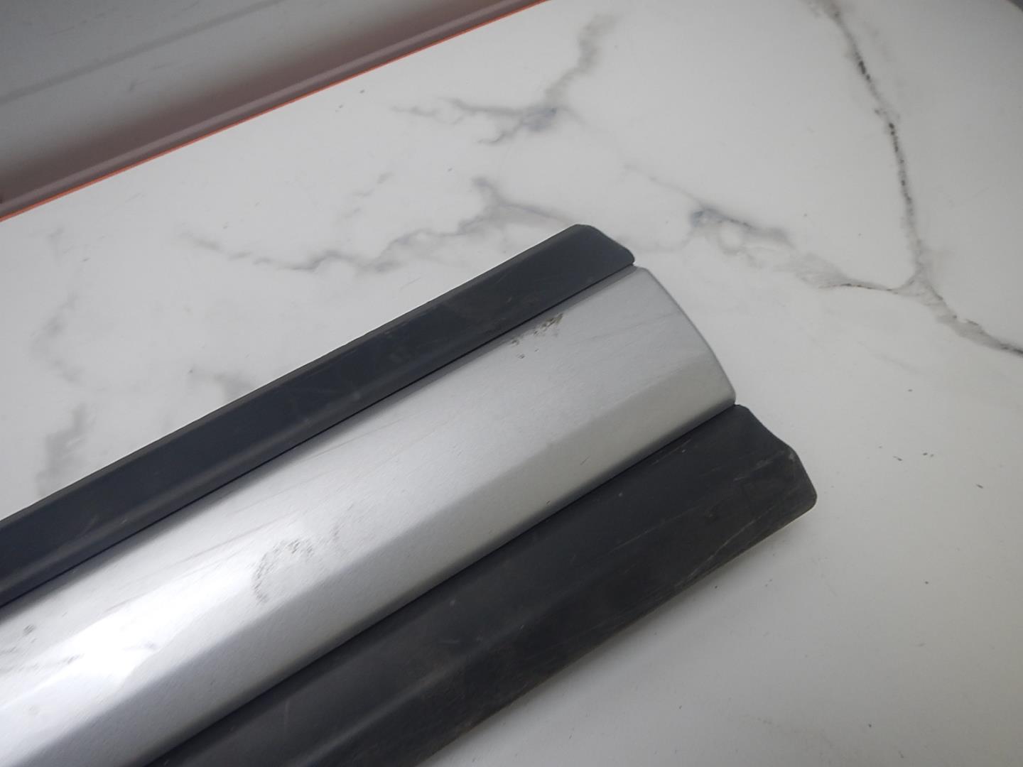 Молдинг передней левой двери