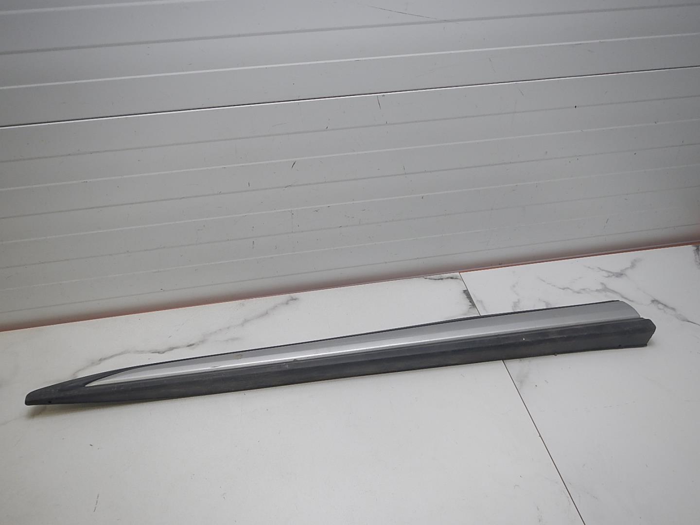 Молдинг передней левой двери