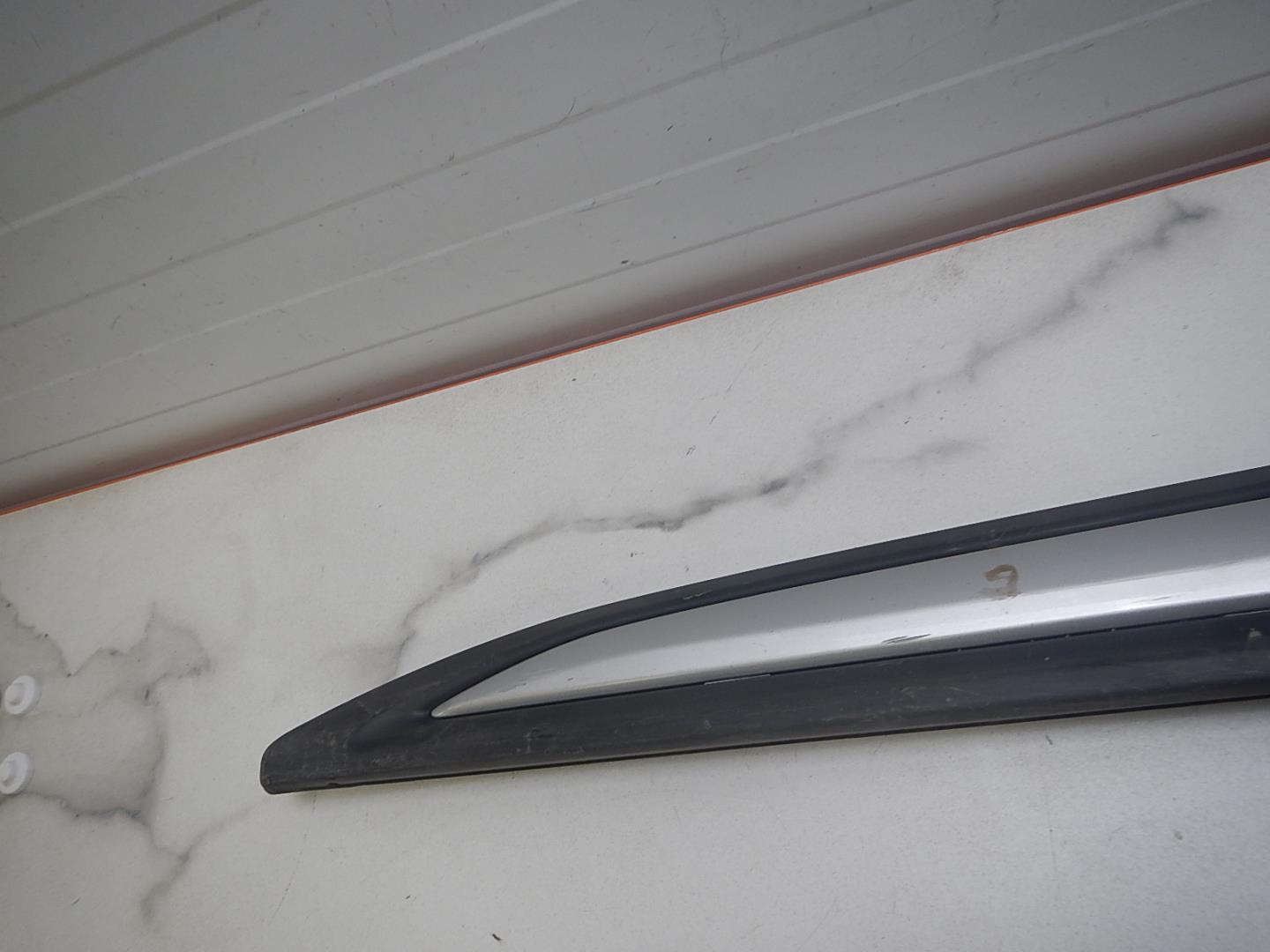 Молдинг передней левой двери