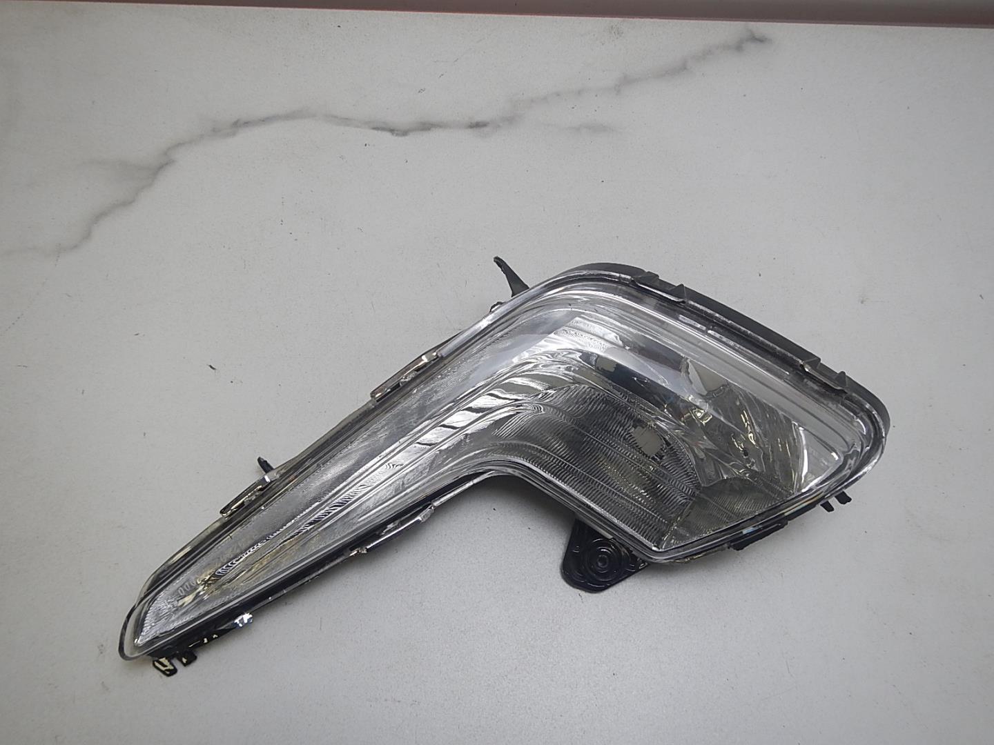 Фара противотуманная правая