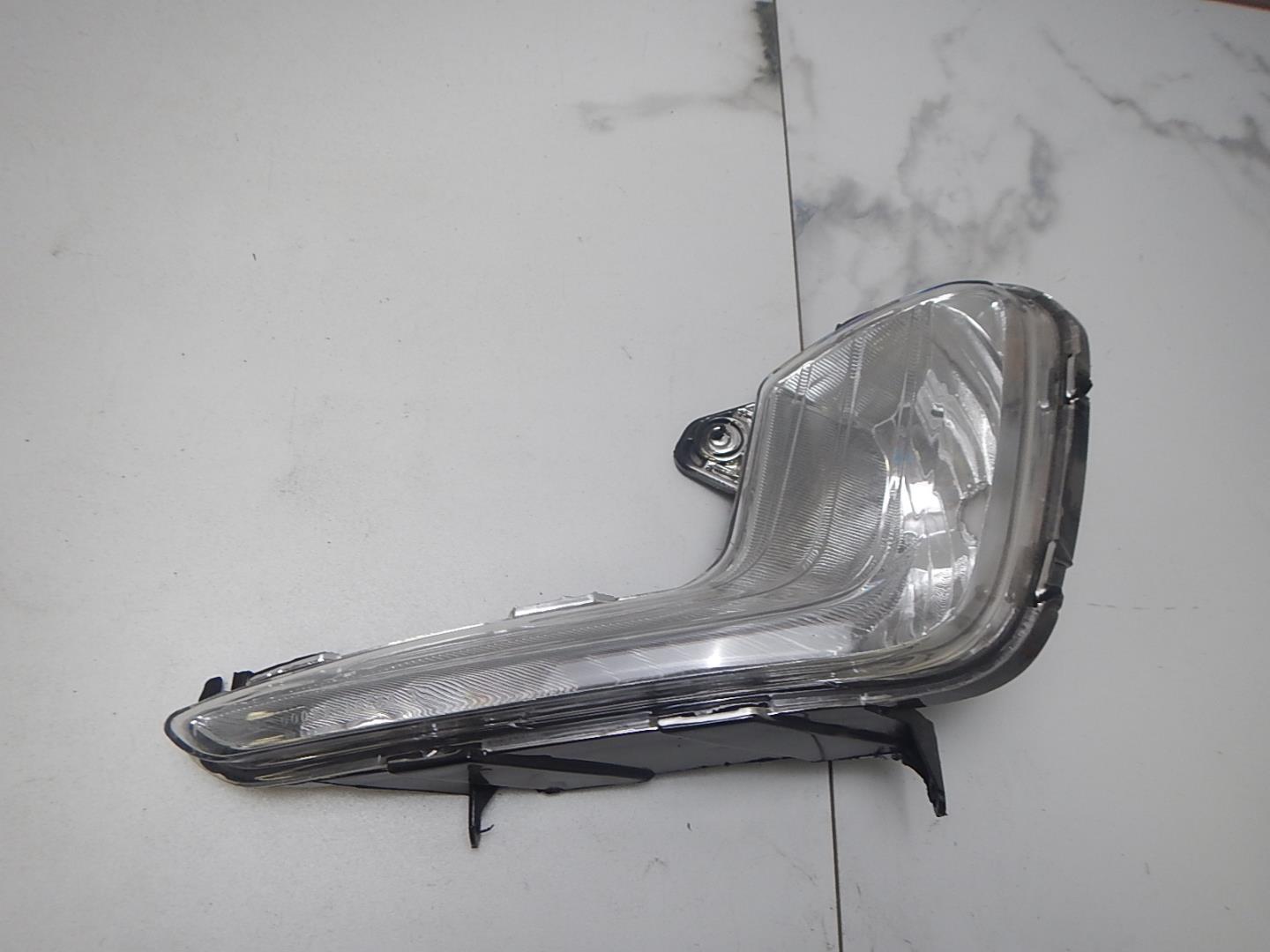 Фара противотуманная левая