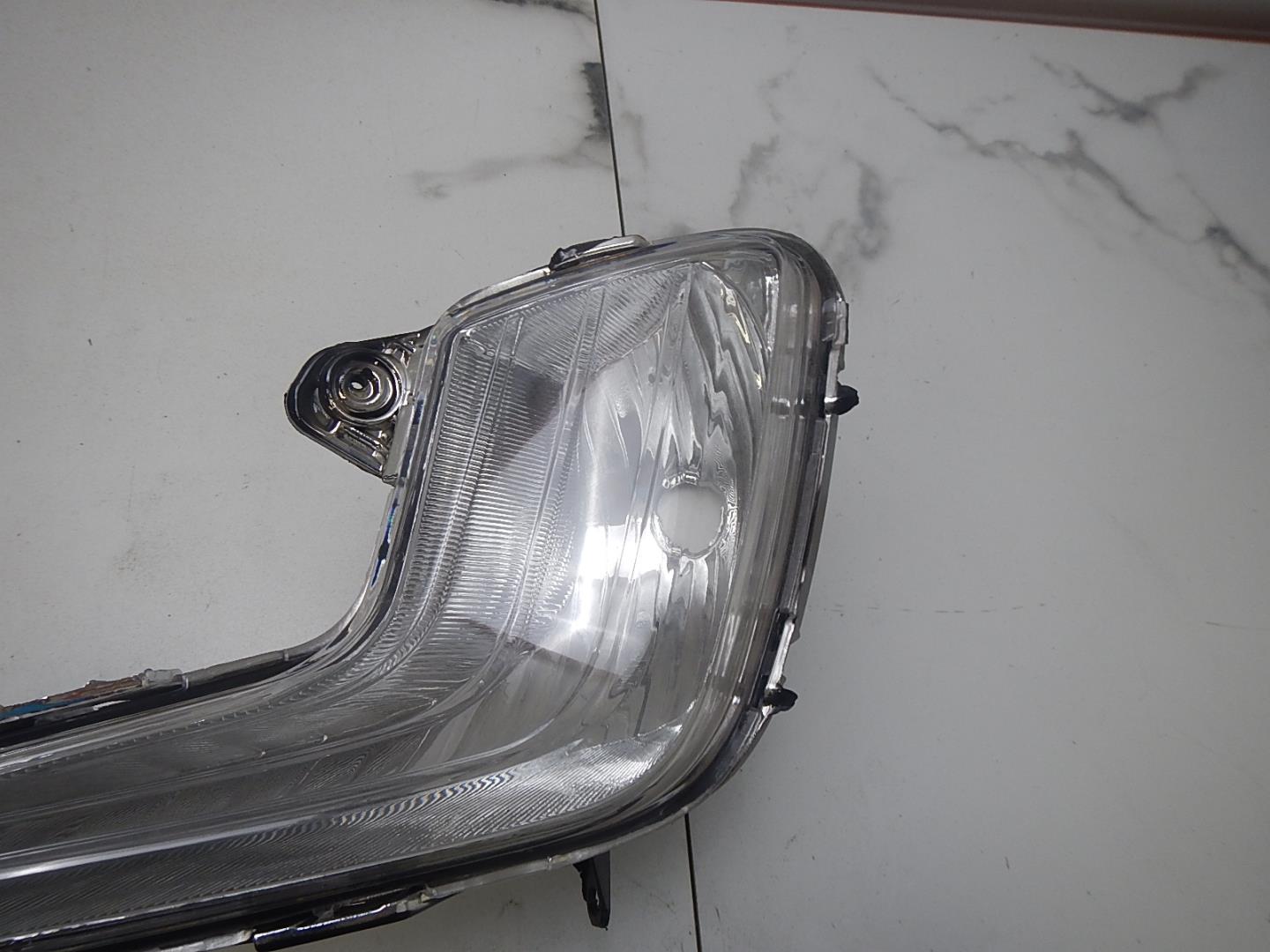 Фара противотуманная левая