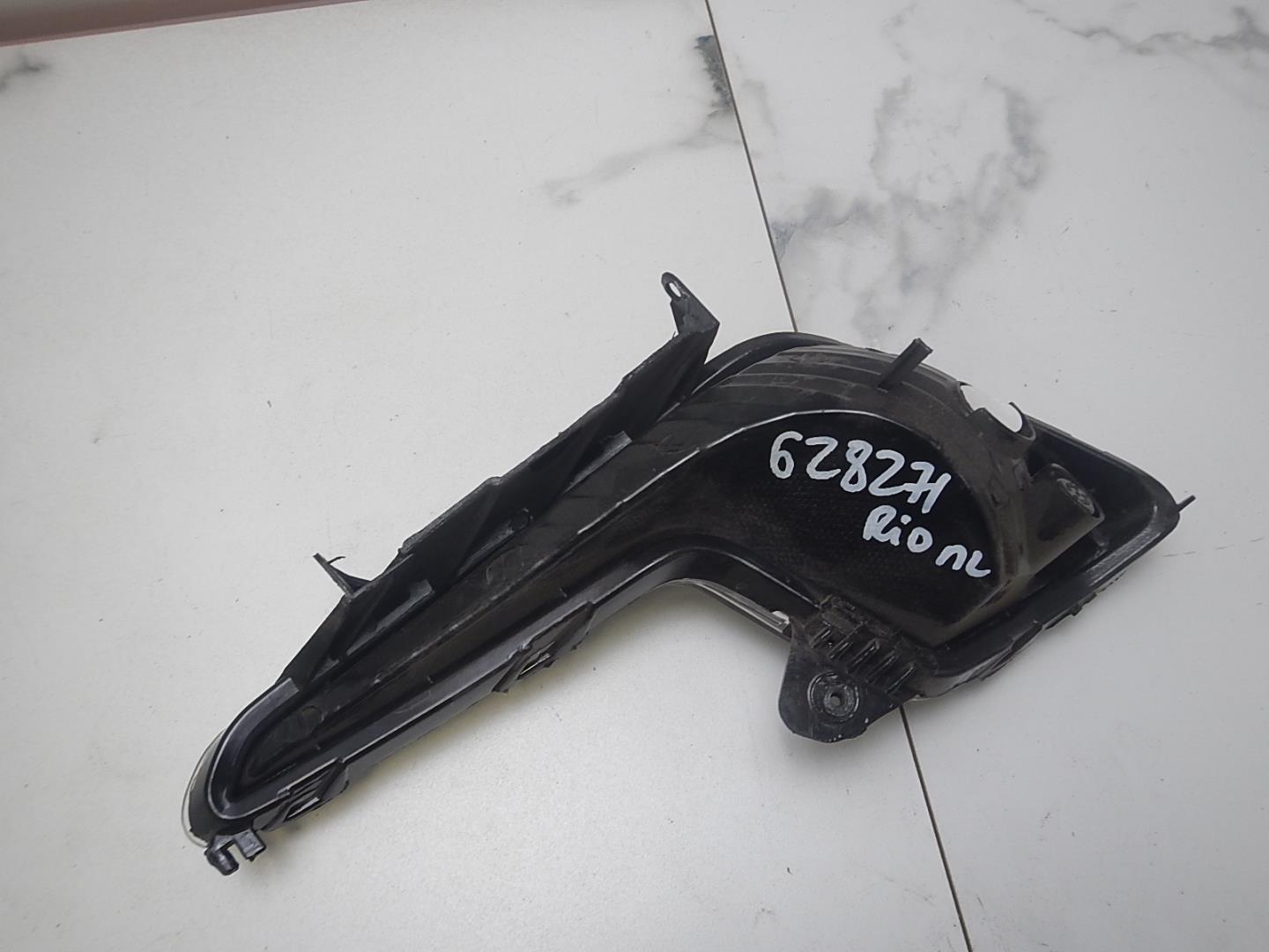 Фара противотуманная левая