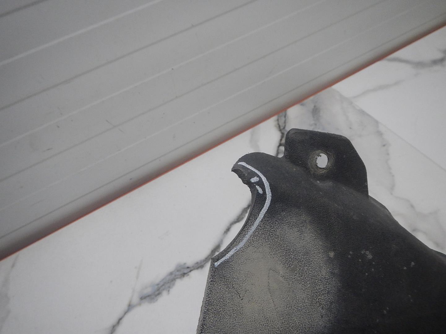 Кожух замка капота