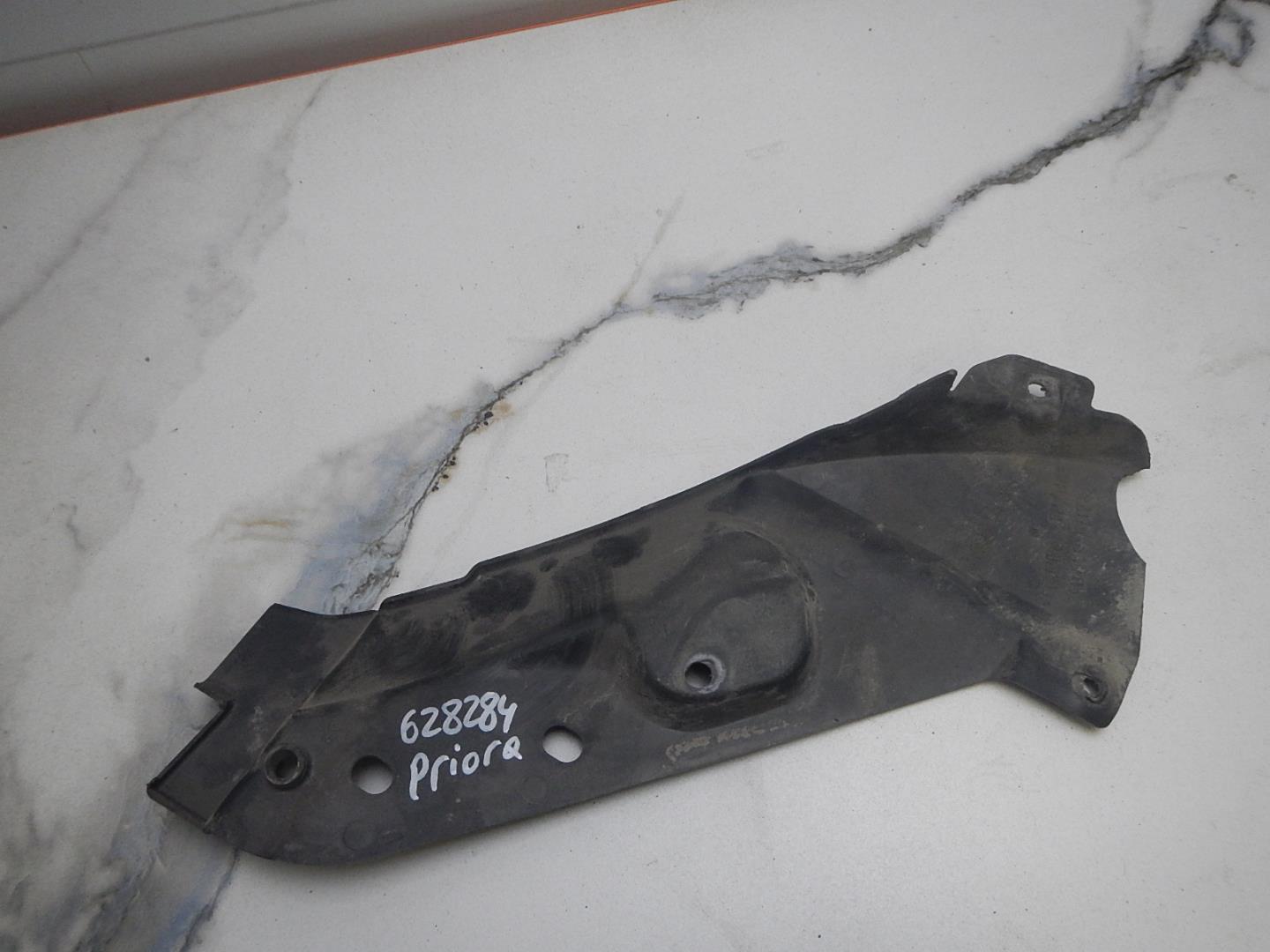 Кожух замка капота