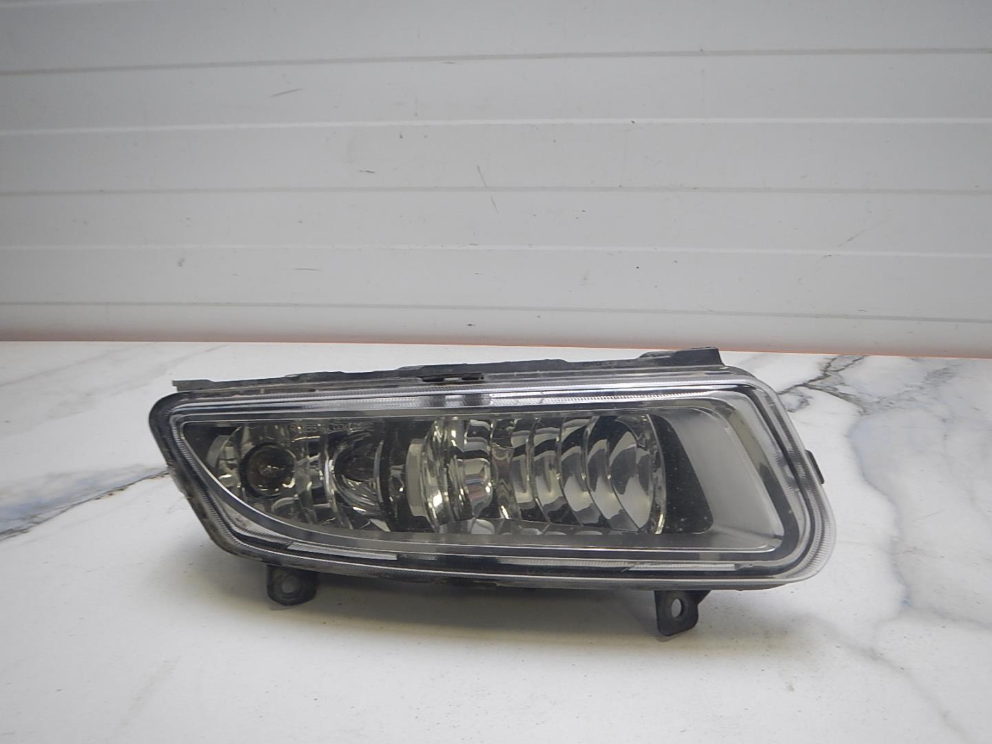 Фара противотуманная правая